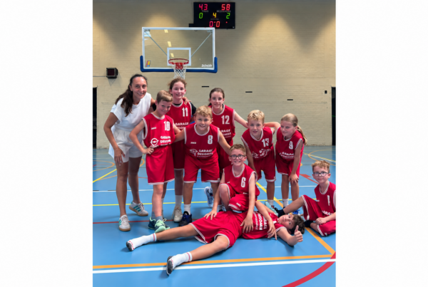 Basket Poperinge G12 na de overwinning tegen Wibac Sint-Eloois-Winkel